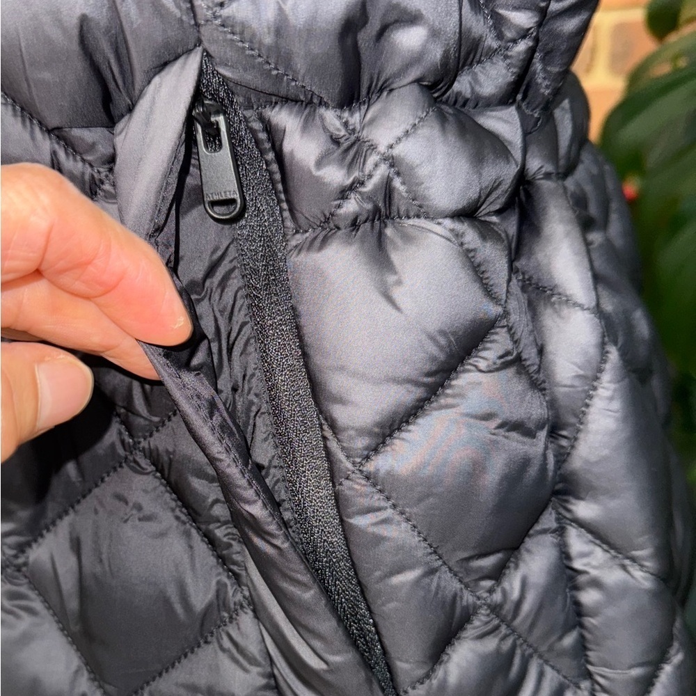 New Condition  Athleta  High Low puff Vest with Adjustable Waist & Zipper front - Picture 8 of 11